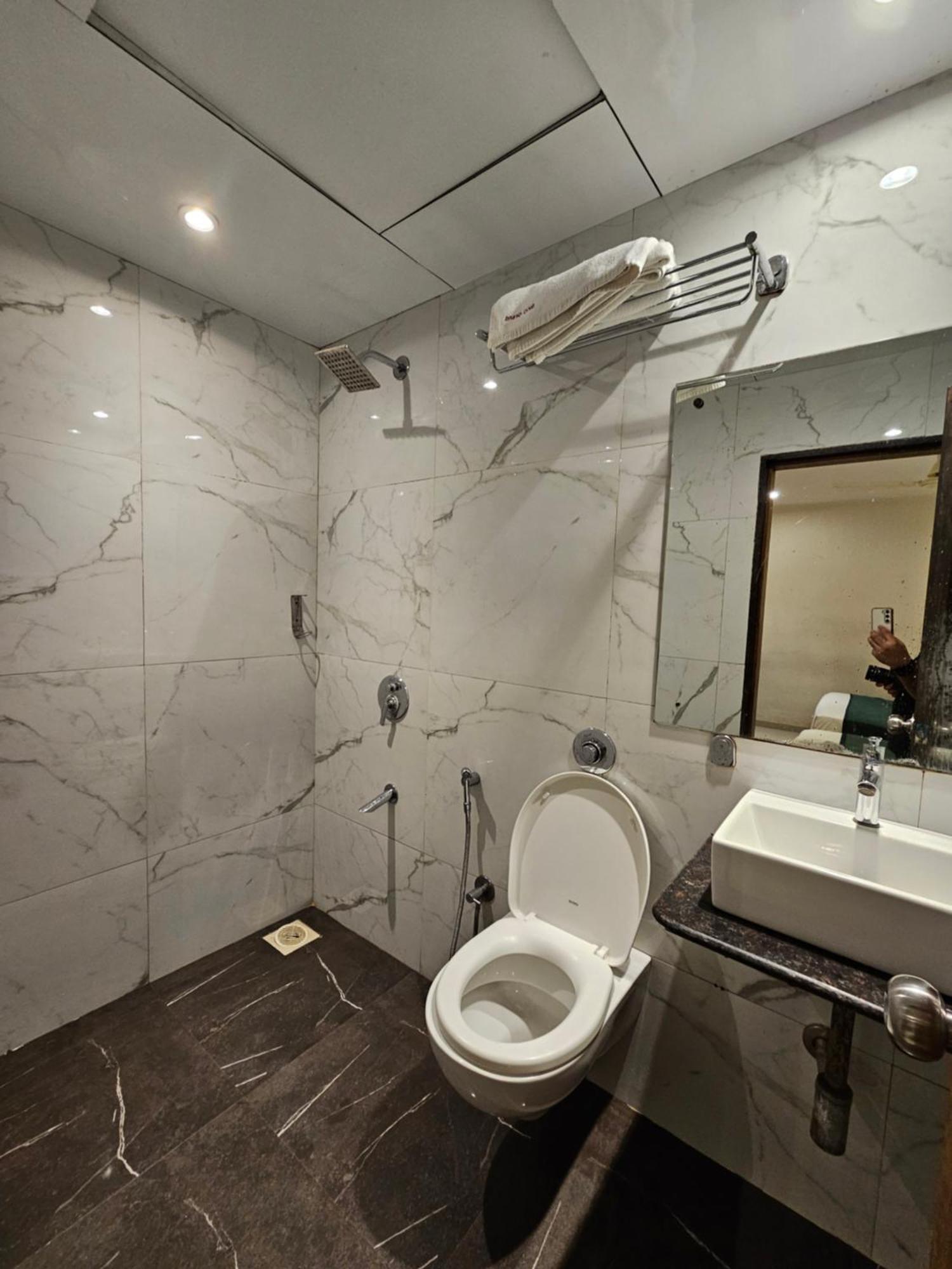 Hotel Bkc Garden - Near Us Embassy Bkc Mumbai Ngoại thất bức ảnh