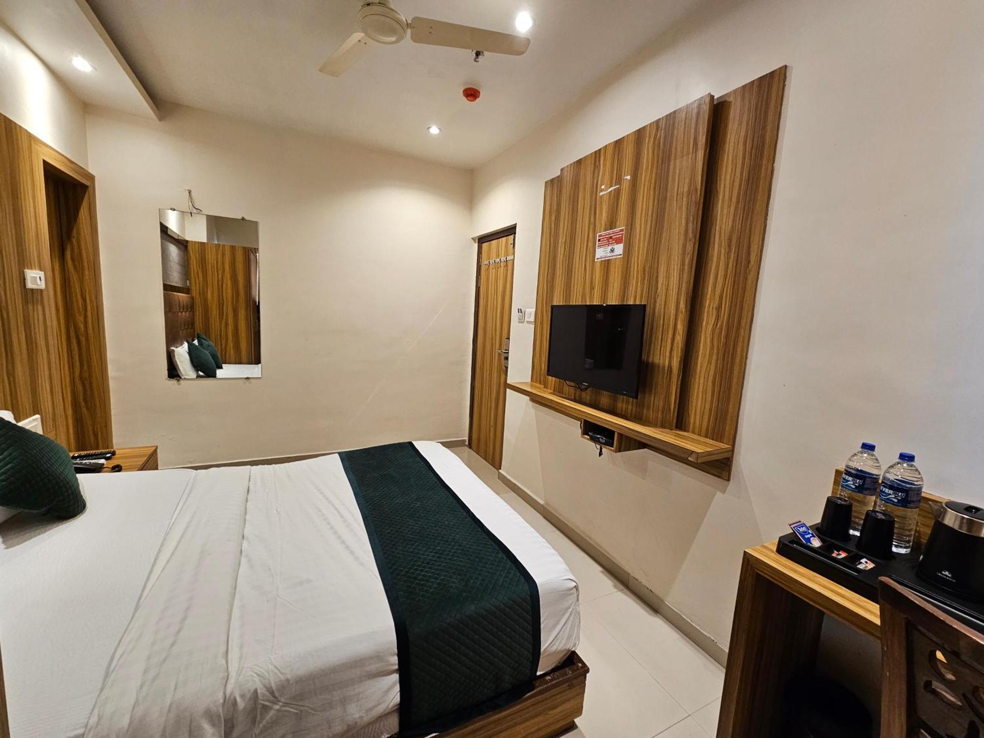 Hotel Bkc Garden - Near Us Embassy Bkc Mumbai Ngoại thất bức ảnh