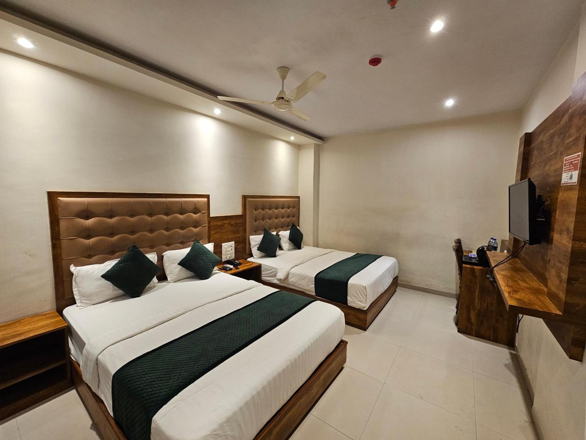 Hotel Bkc Garden - Near Us Embassy Bkc Mumbai Ngoại thất bức ảnh