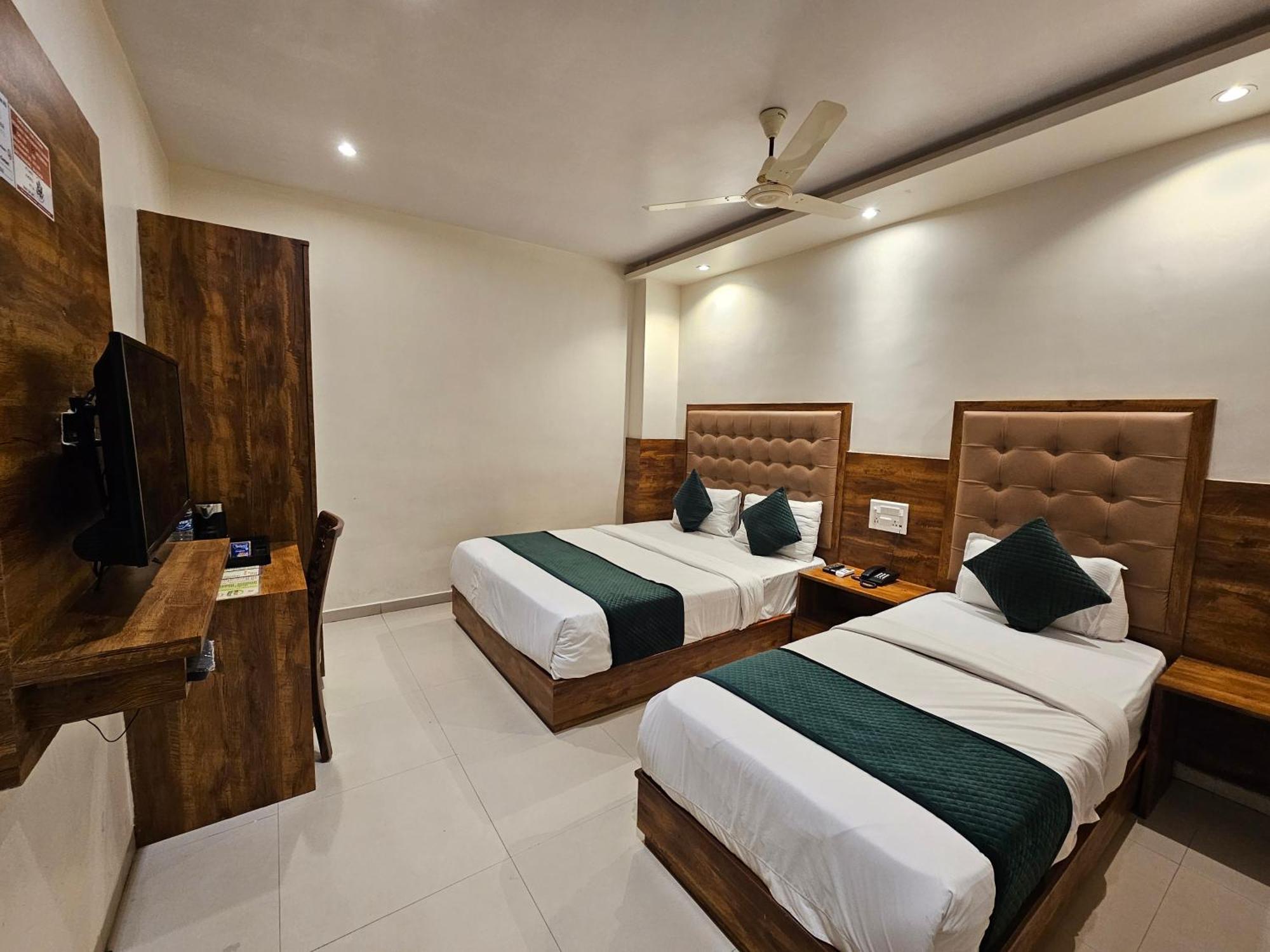 Hotel Bkc Garden - Near Us Embassy Bkc Mumbai Ngoại thất bức ảnh
